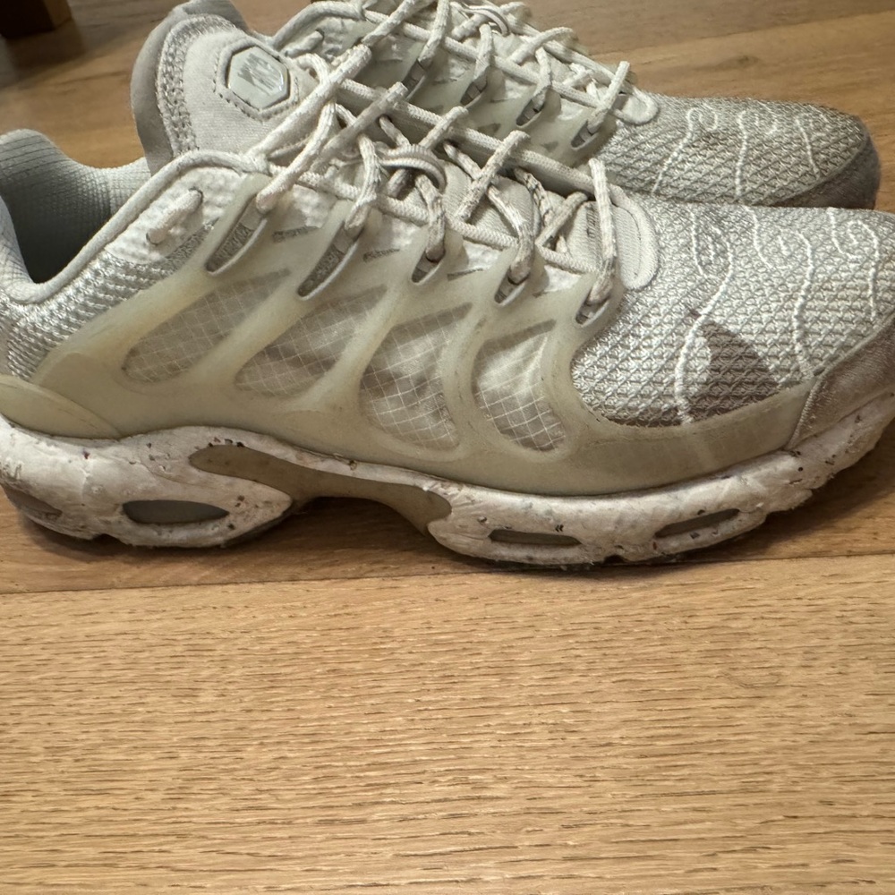 Nike Athletic Shoes in Gray and White